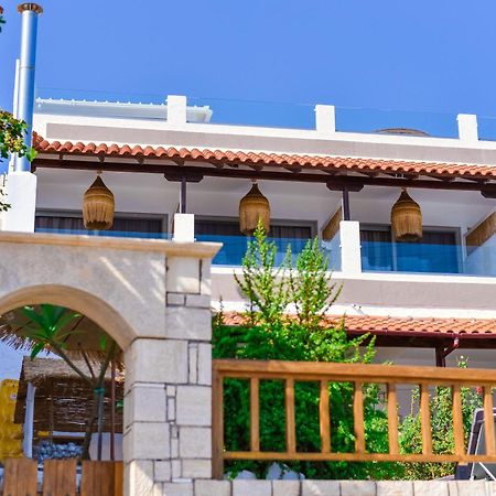 Laia Seafront Luxury Apartments Agia Pelagia Exterior foto