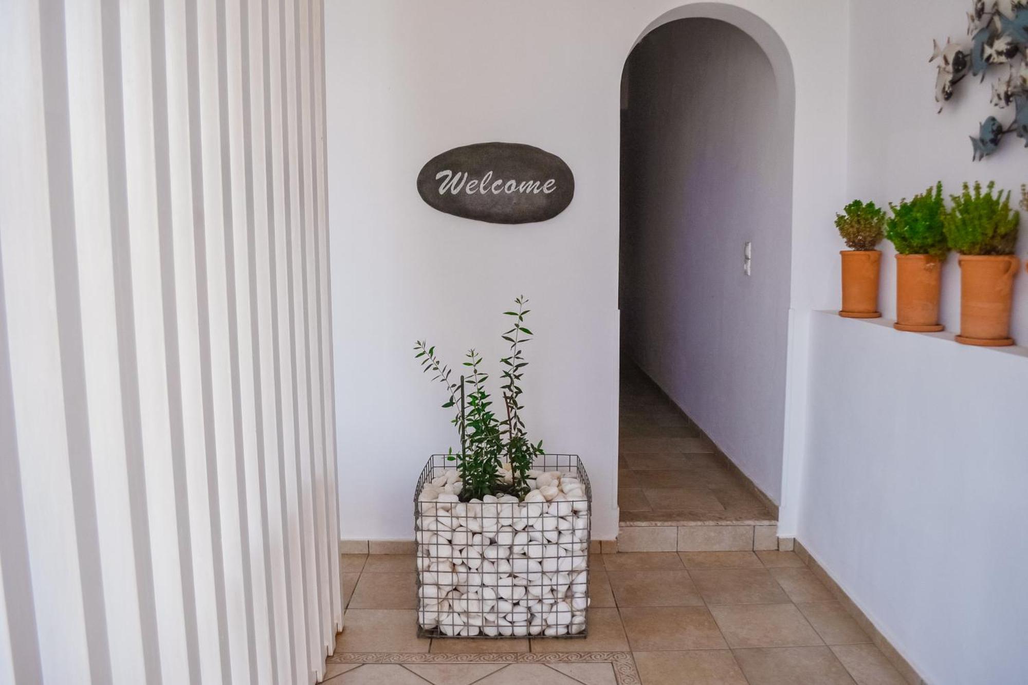 Laia Seafront Luxury Apartments Agia Pelagia Exterior foto